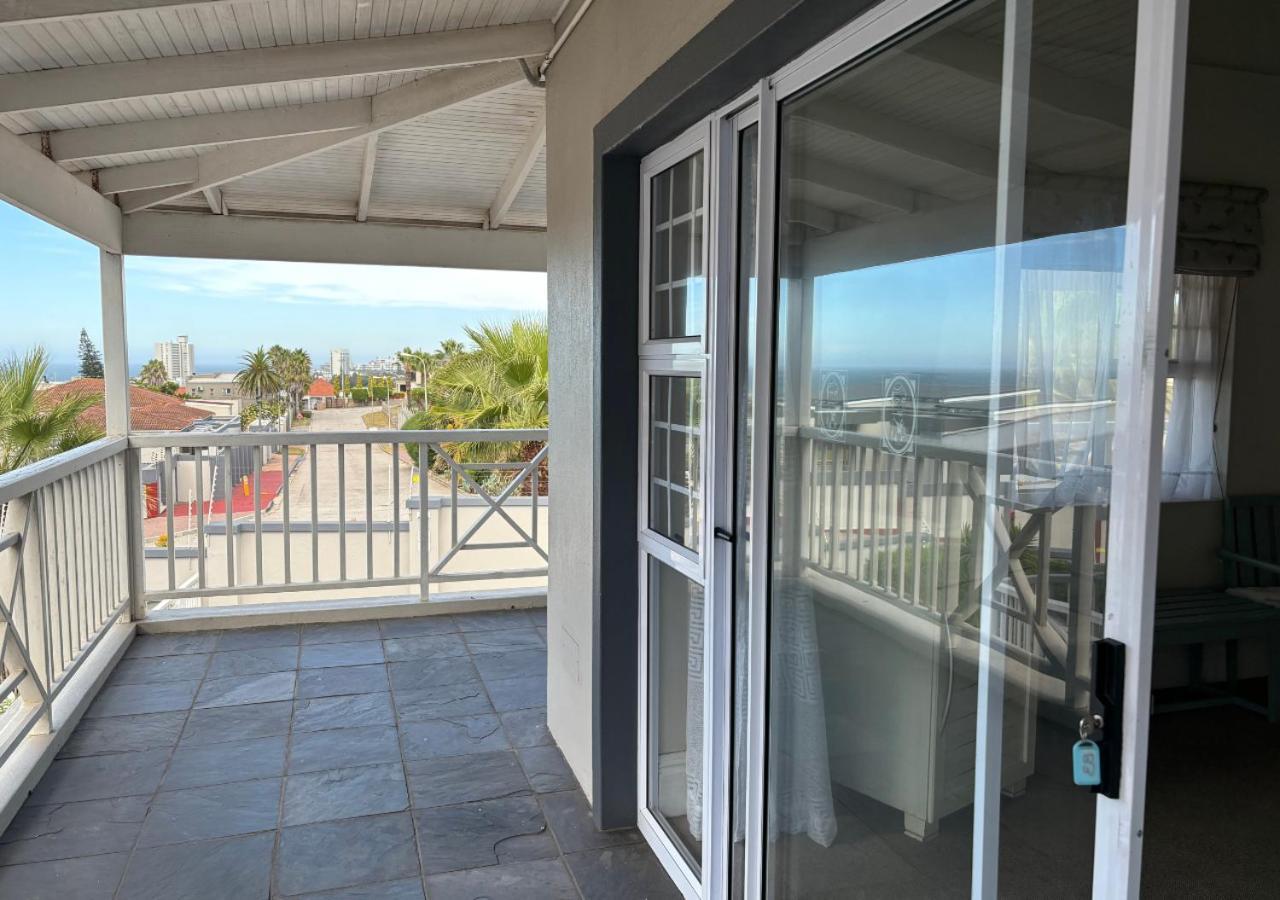 Sir Roys At The Sea Bed & Breakfast Port Elizabeth Exterior photo