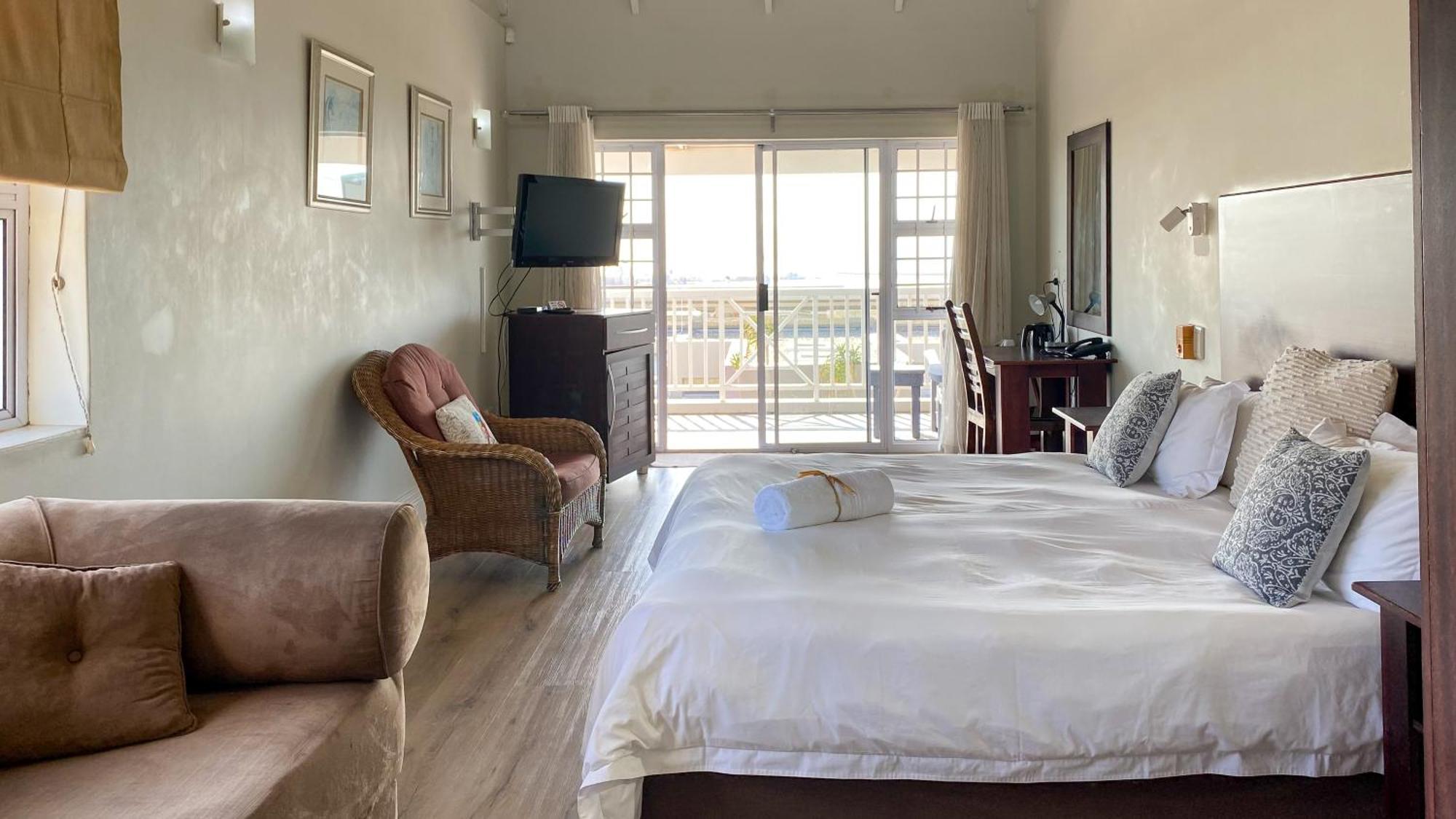 Sir Roys At The Sea Bed & Breakfast Port Elizabeth Exterior photo