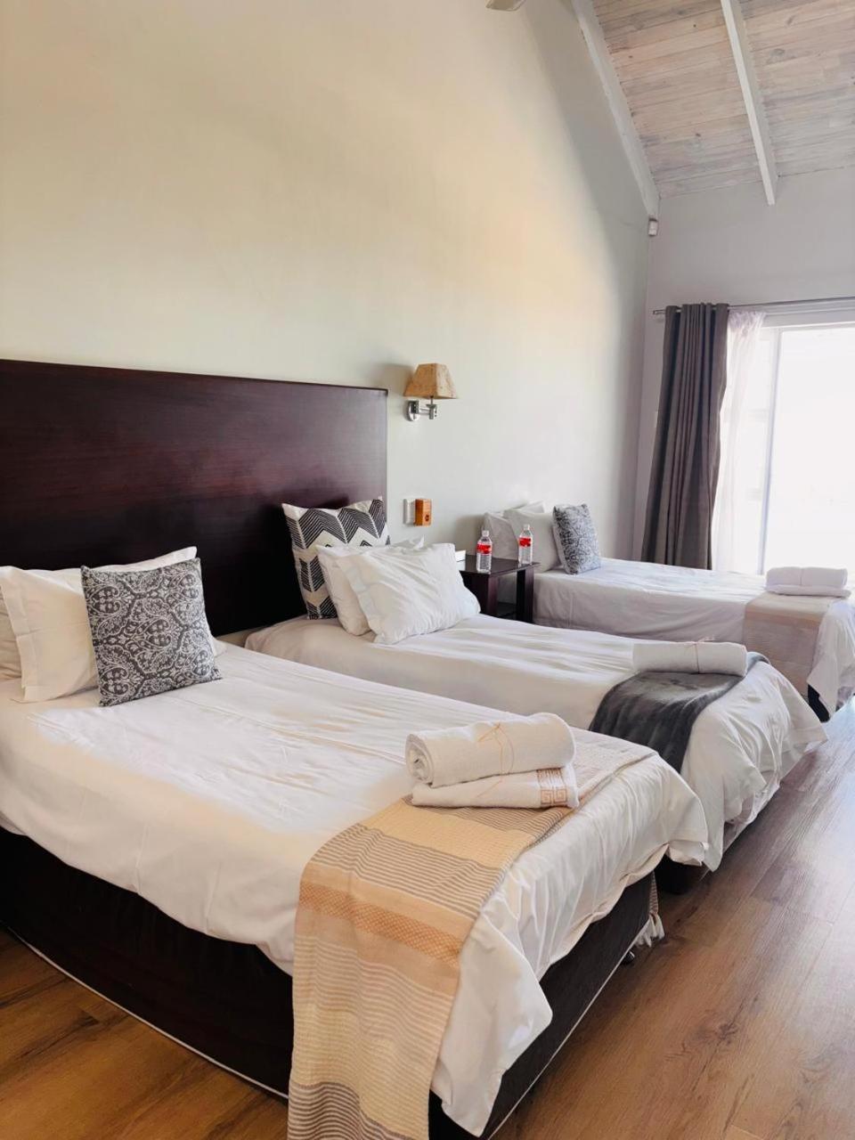 Sir Roys At The Sea Bed & Breakfast Port Elizabeth Exterior photo
