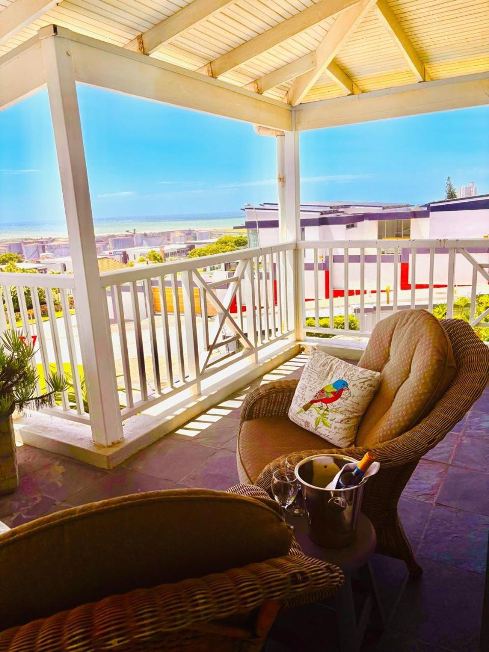 Sir Roys At The Sea Bed & Breakfast Port Elizabeth Exterior photo