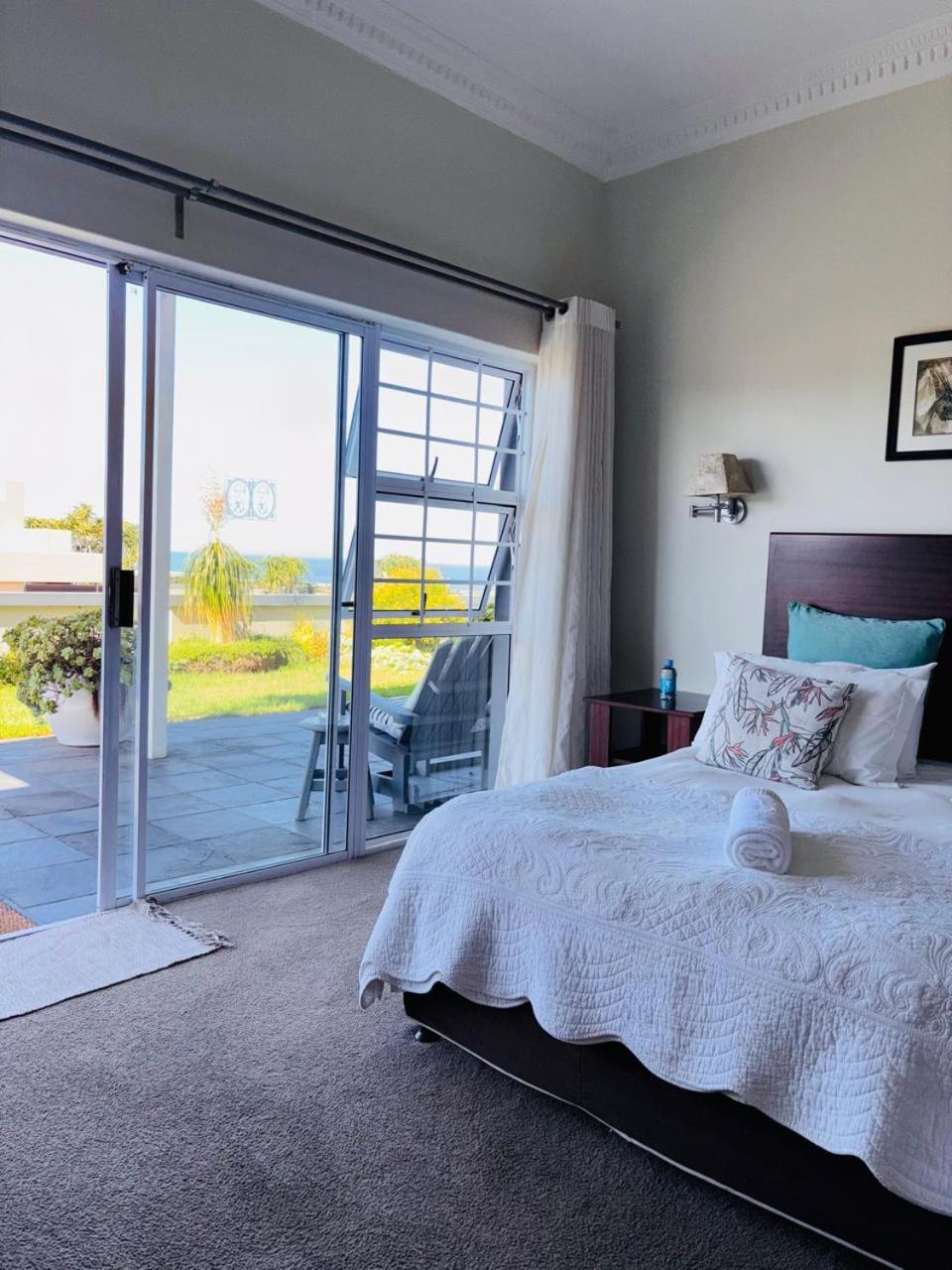 Sir Roys At The Sea Bed & Breakfast Port Elizabeth Exterior photo