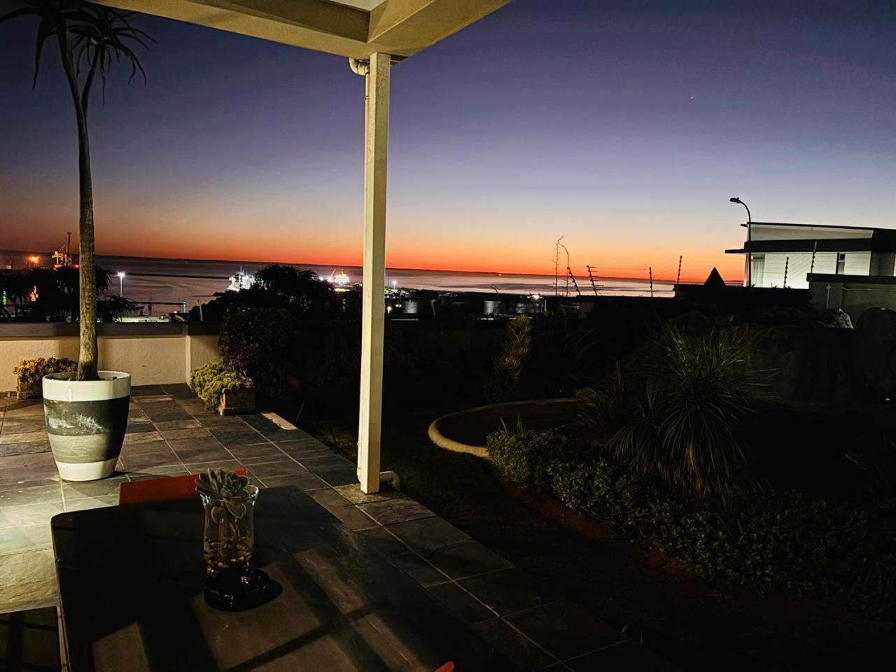 Sir Roys At The Sea Bed & Breakfast Port Elizabeth Exterior photo