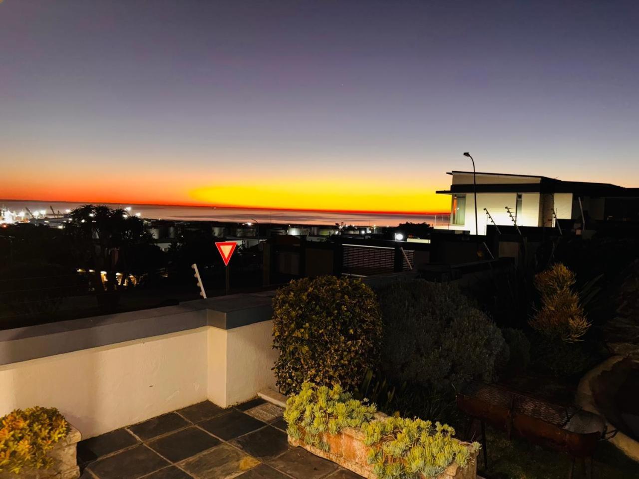 Sir Roys At The Sea Bed & Breakfast Port Elizabeth Exterior photo